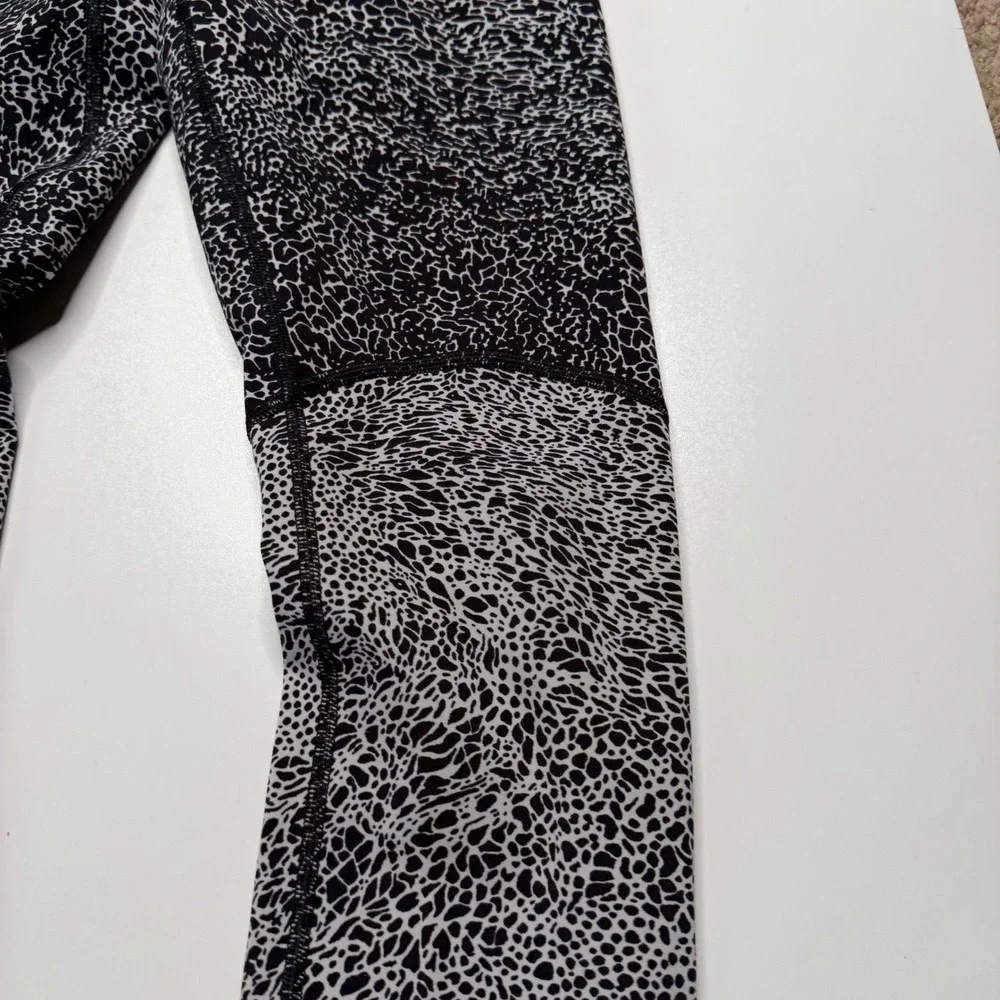 LULULEMON Leggings Black White Animal Print High Rise Women's Size 4 Yoga Gym